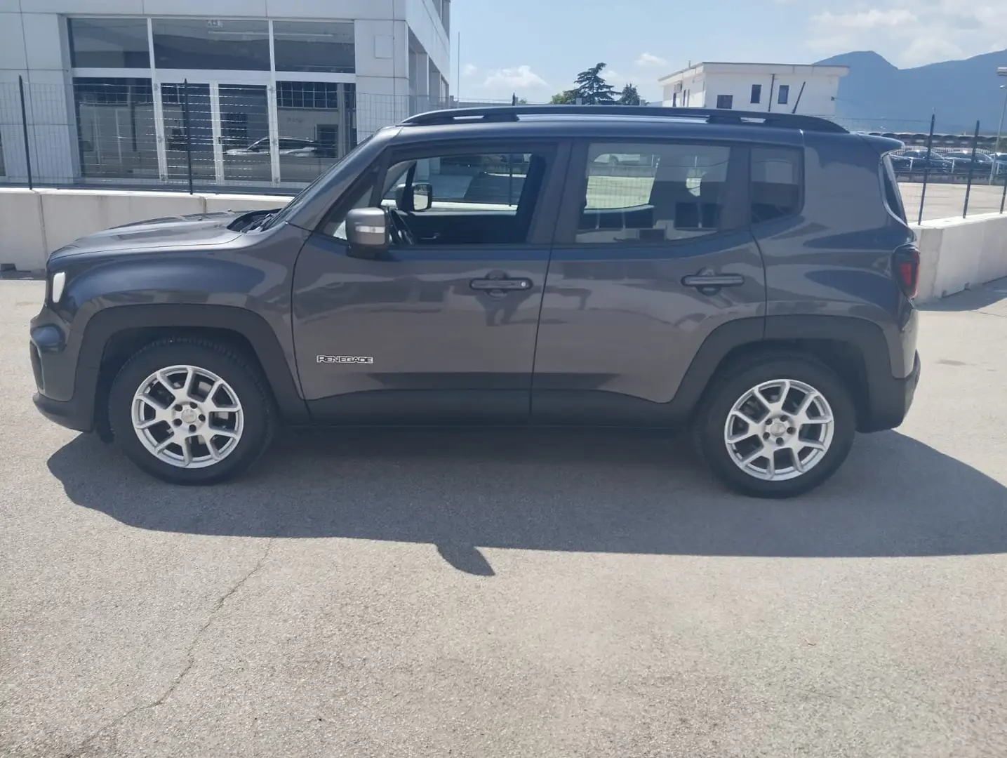 Jeep Renegade Renegade 2019 1.3 t4 Limited 2wd 150cv ddct Šedá - 1