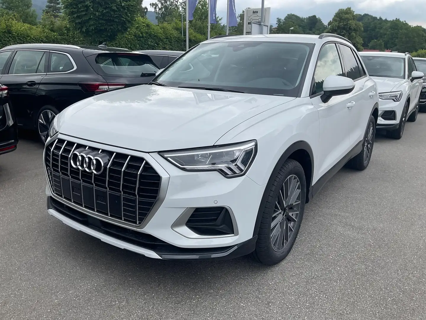 Audi Q3 40 TFSI quattro advanced, AHK, 19-Zoll, Navi, el. Weiß - 2