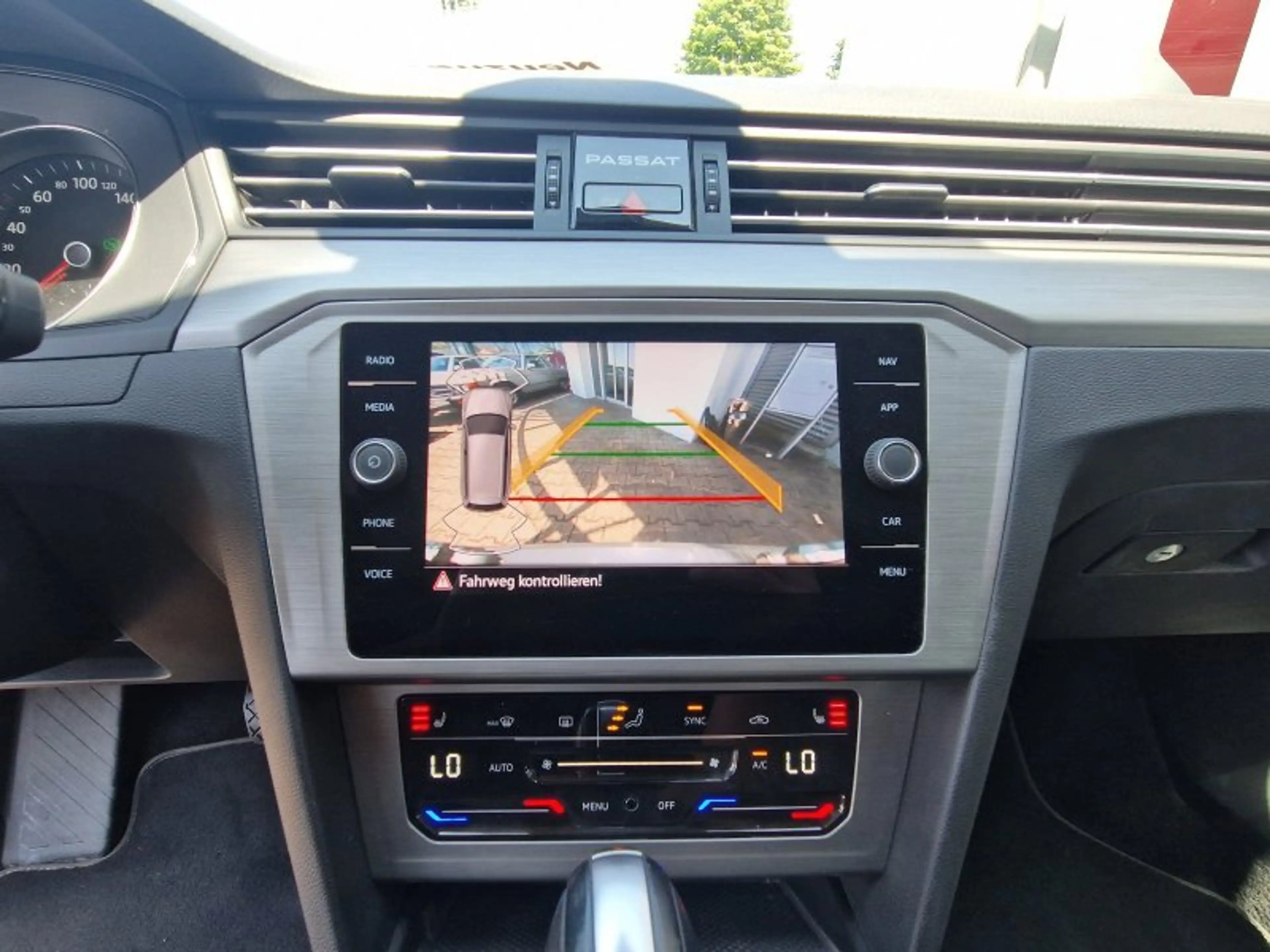 Volkswagen Passat Variant 2.0 TDI DSG Navi LED Kamera ACC Sitzheizung ALU — photo 15