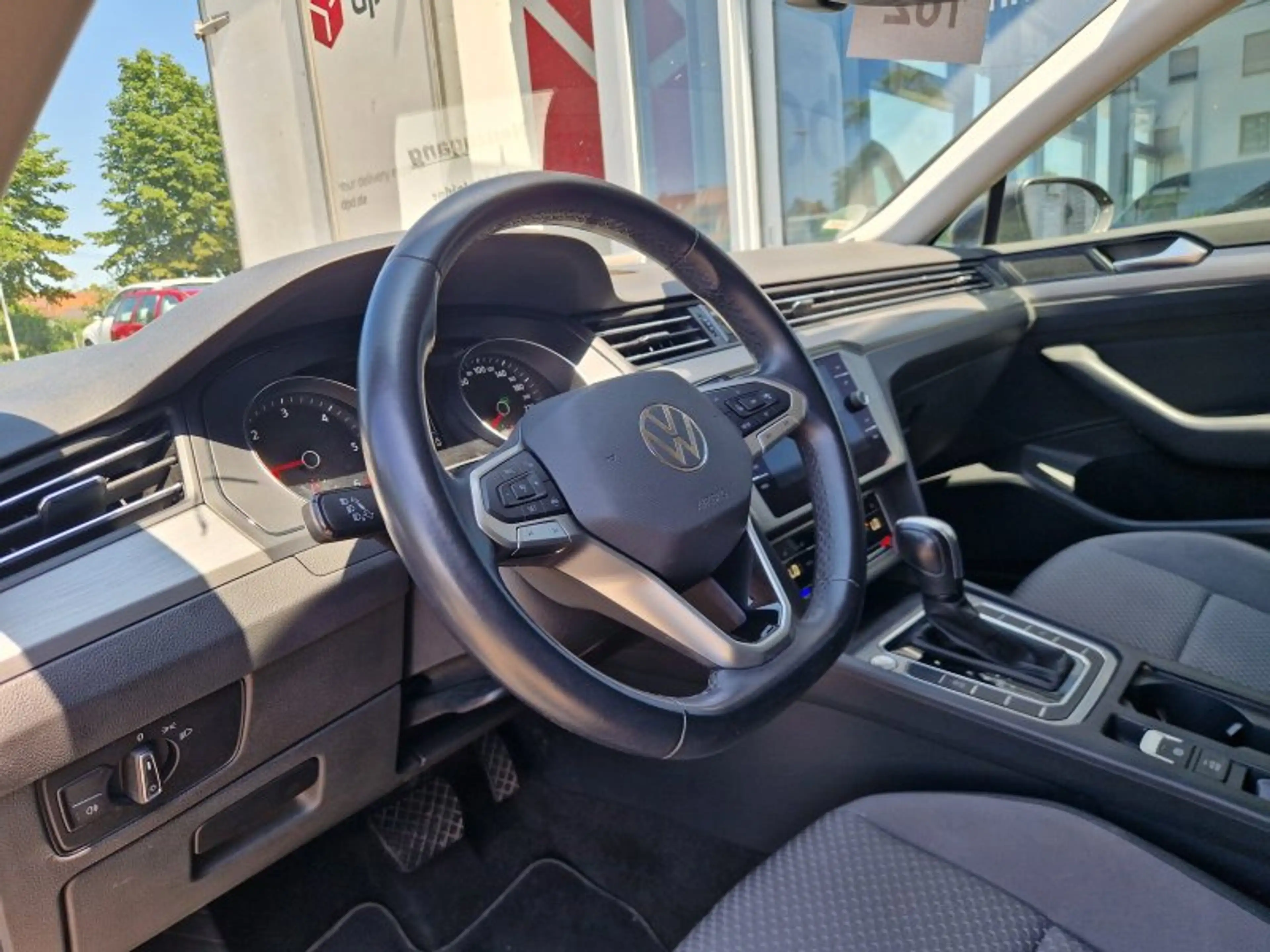 Volkswagen Passat Variant 2.0 TDI DSG Navi LED Kamera ACC Sitzheizung ALU — photo 9