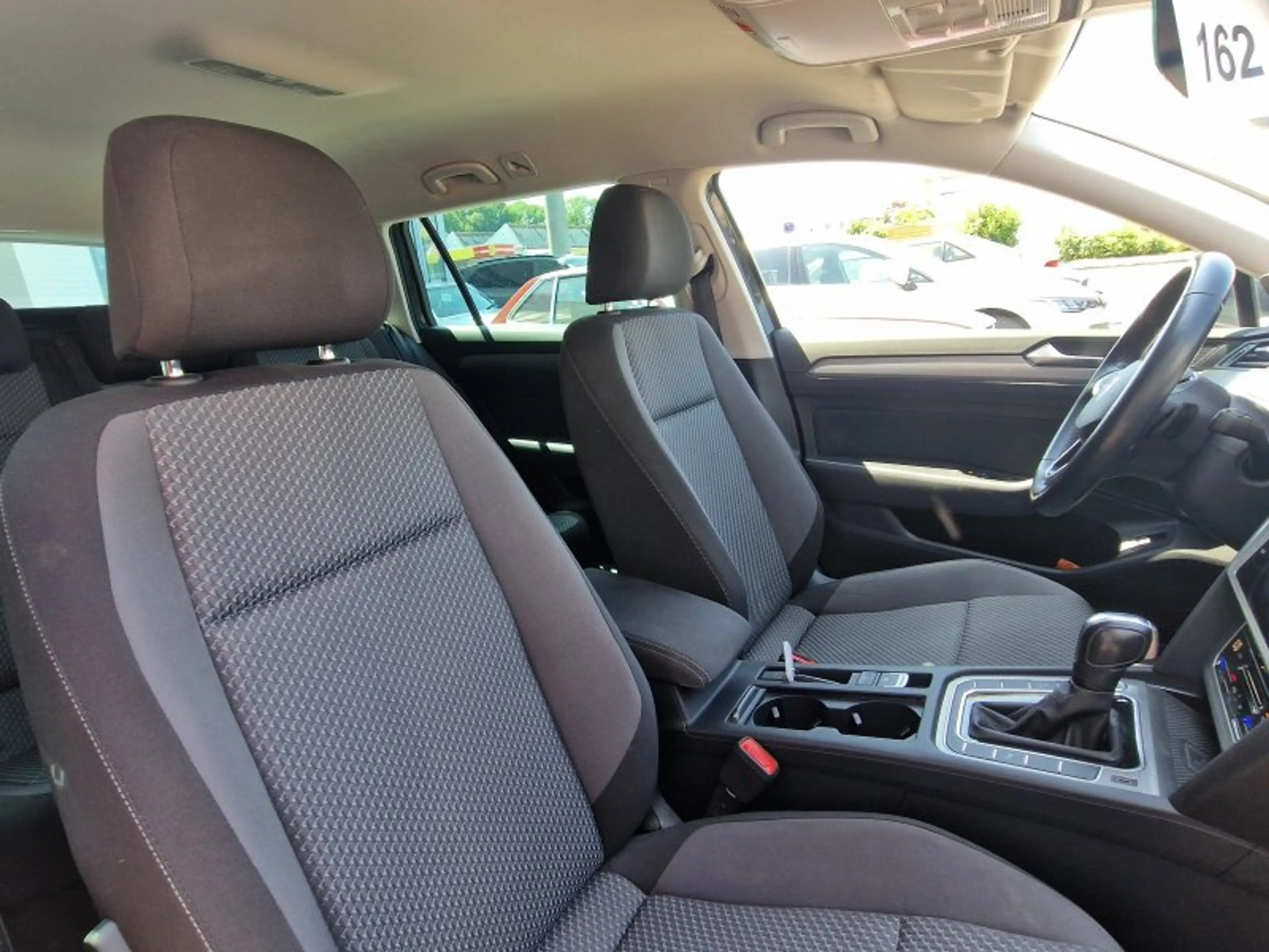 Volkswagen Passat Variant 2.0 TDI DSG Navi LED Kamera ACC Sitzheizung ALU — photo 14