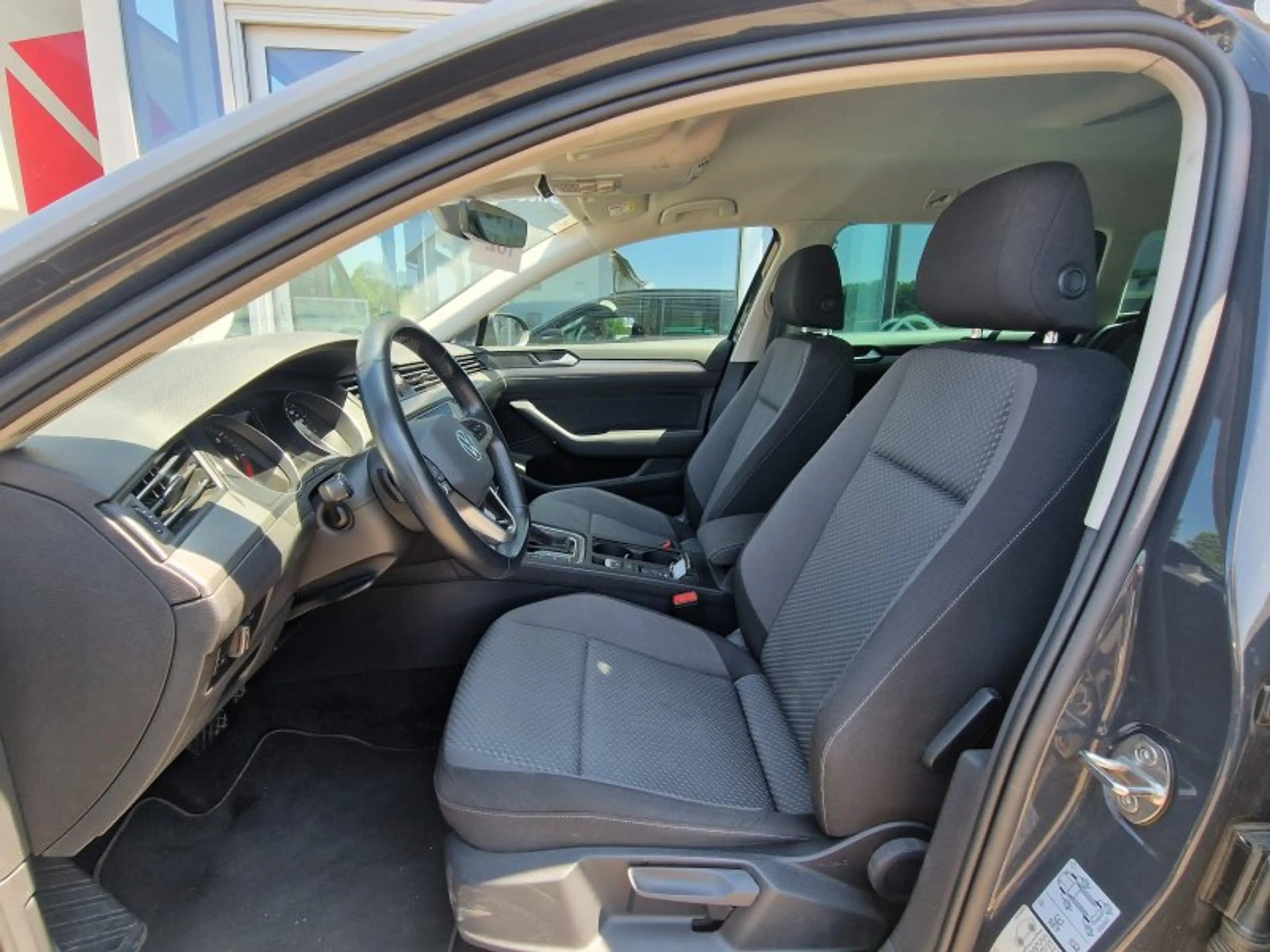 Volkswagen Passat Variant 2.0 TDI DSG Navi LED Kamera ACC Sitzheizung ALU — photo 8
