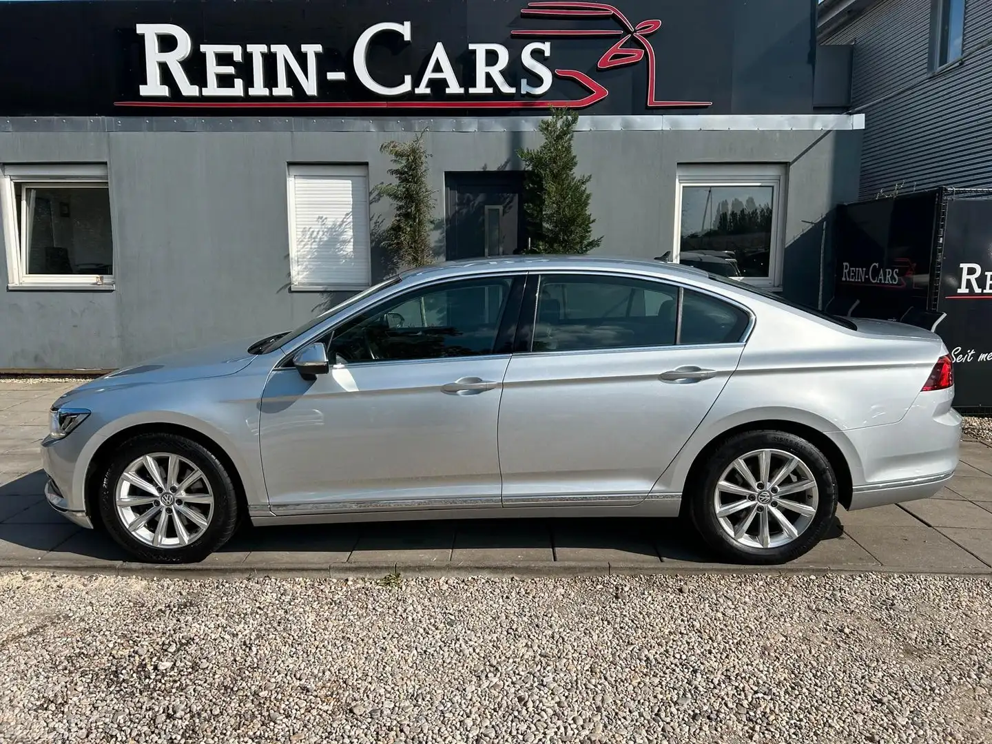 Volkswagen Passat Lim. Highline BMT/I.HD/NAVI/ALCANTARA/LED Zilver - 2