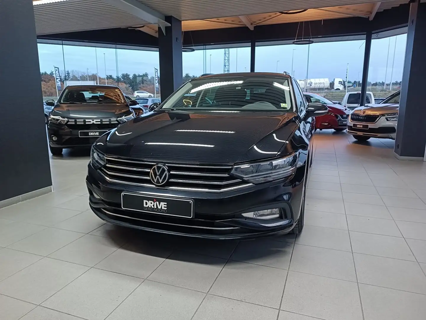 Volkswagen Passat Variant TSI ACT OPF DSG7 Elegance Zwart - 1