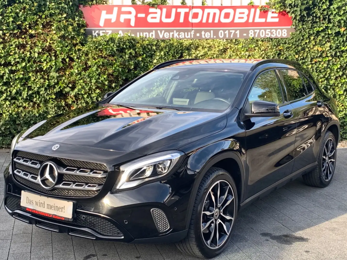 Mercedes-Benz GLA 220 4Matic Noir - 1