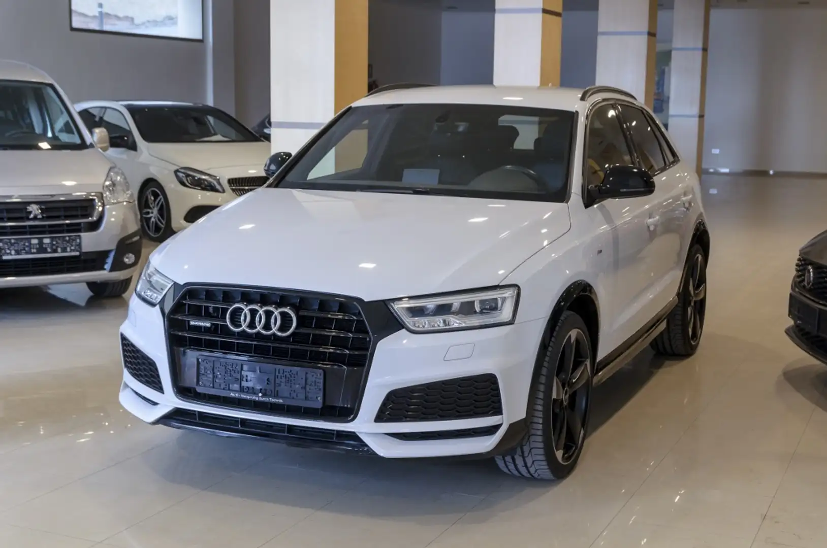 Audi Q3 2.0TDI Black line competition quattro S tronic 135 Wit - 1