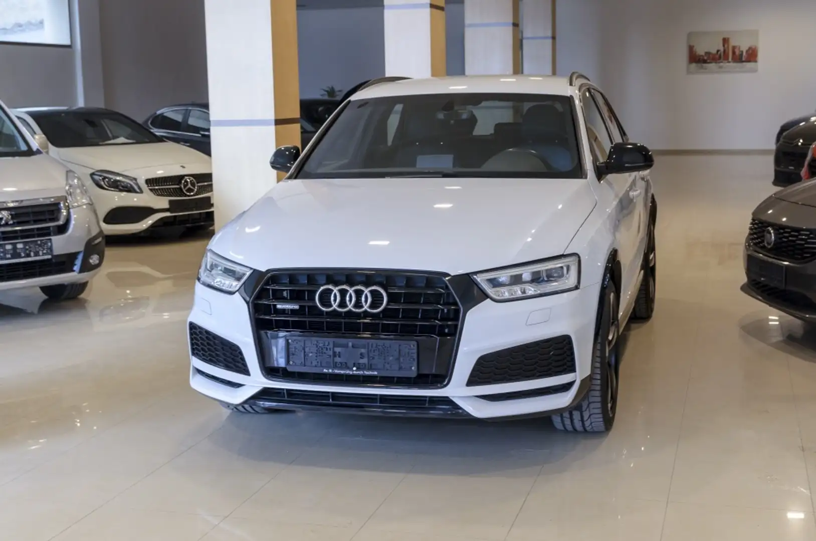 Audi Q3 2.0TDI Black line competition quattro S tronic 135 Wit - 2