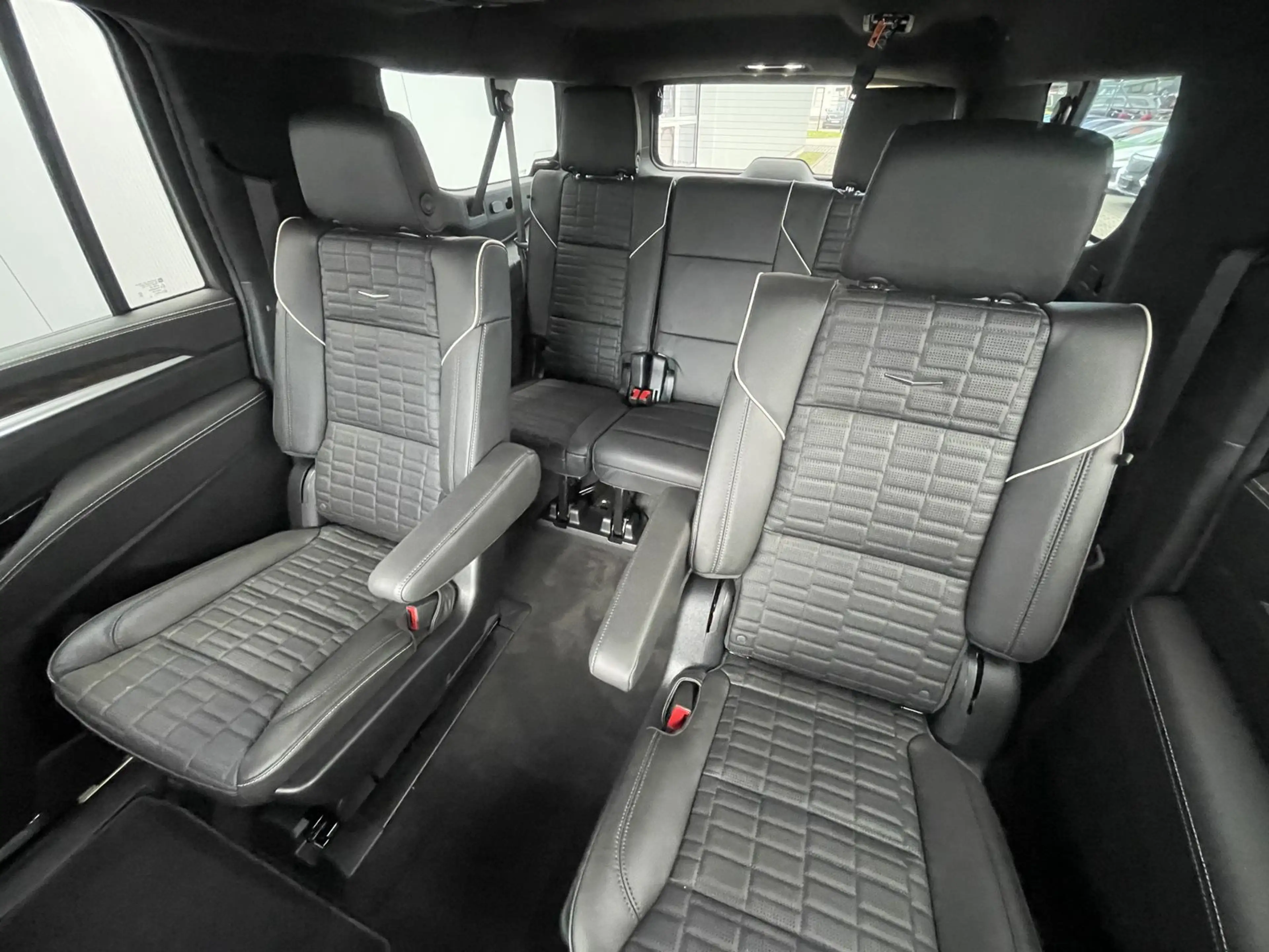 Cadillac Escalade ESV Sport Platinum 6,2 V8 — photo 12