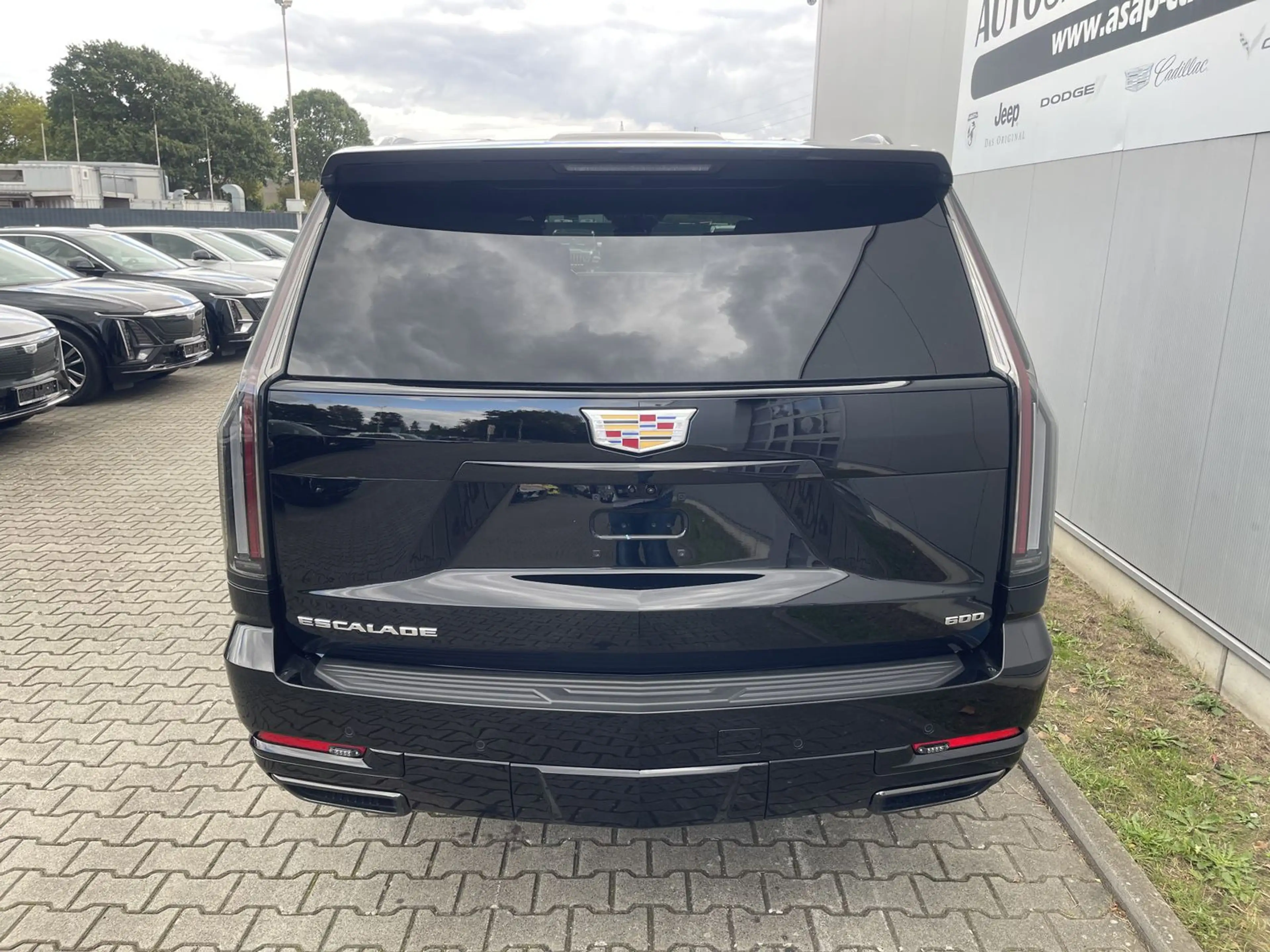 Cadillac Escalade ESV Sport Platinum 6,2 V8 — photo 4
