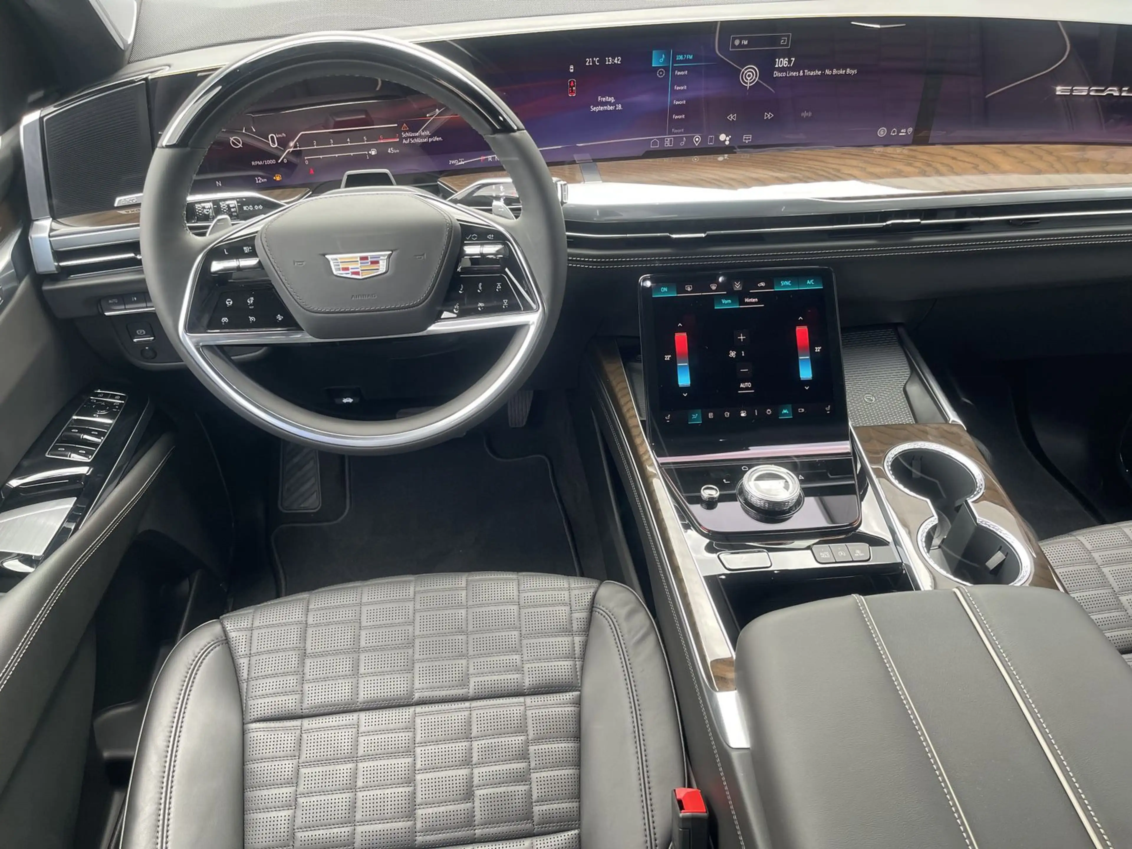 Cadillac Escalade ESV Sport Platinum 6,2 V8 — photo 8