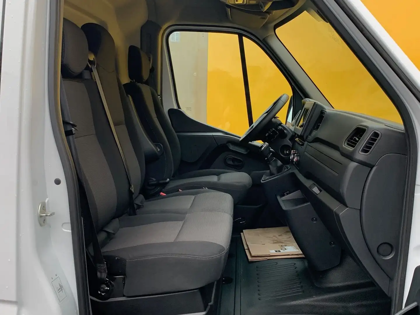 Renault Master F3300 L2H2 2.3 DCI 135CH GRAND CONFORT E6 Blanc - 2