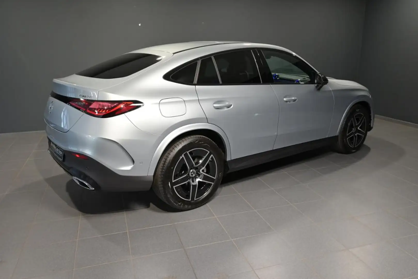 Mercedes-Benz GLC 200 4M Coupé AMG/LED/DISTRO/AHK/NIGHT/SHZ Silber - 2