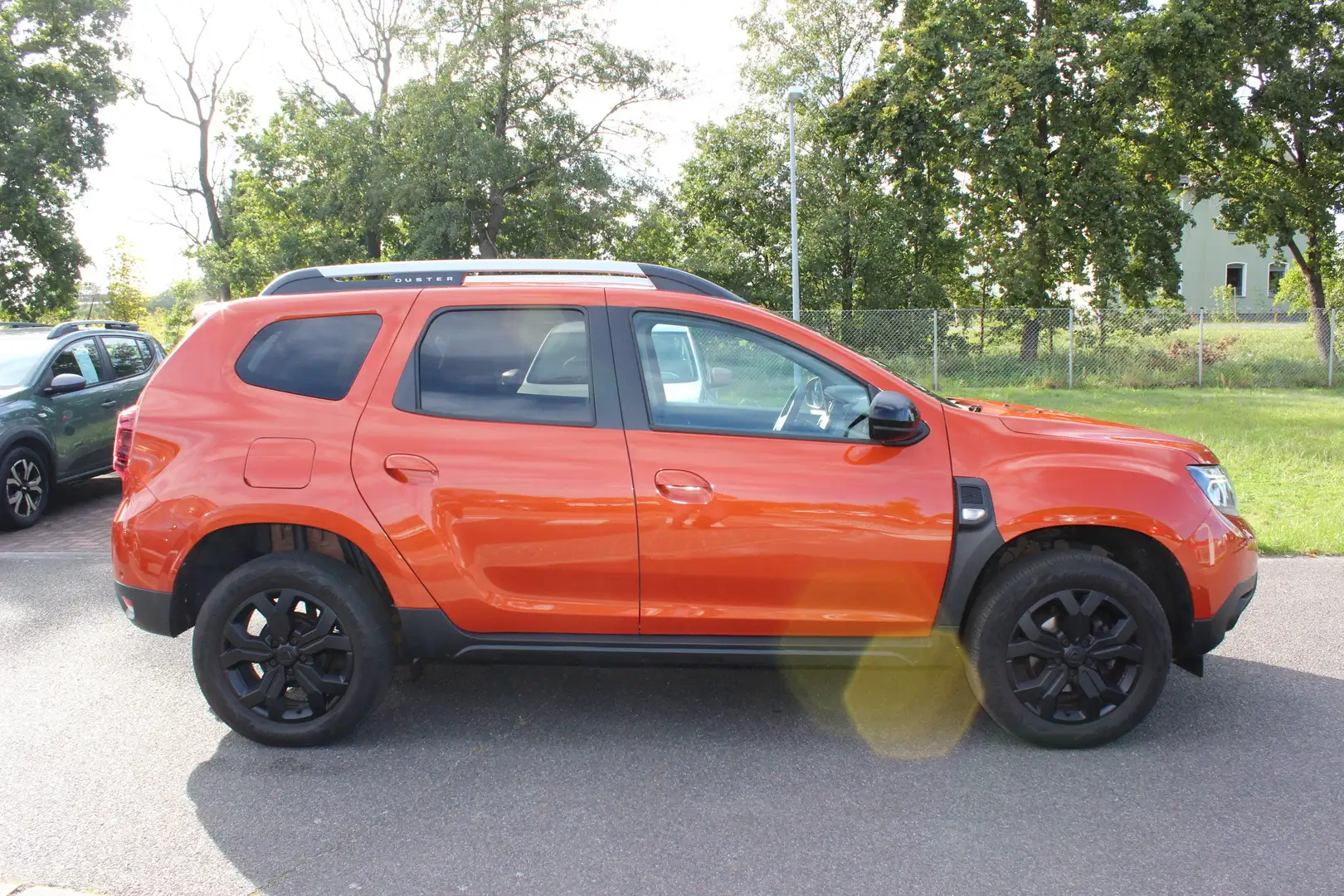 Dacia Duster Prestige TCE 150 EDC Automatik; Sitzhzg, AHK Orange - 2