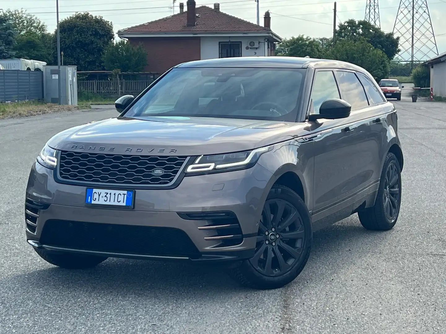 Land Rover Range Rover Velar 2.0 si4 R-Dynamic HSE 250cv auto Bronzová - 1