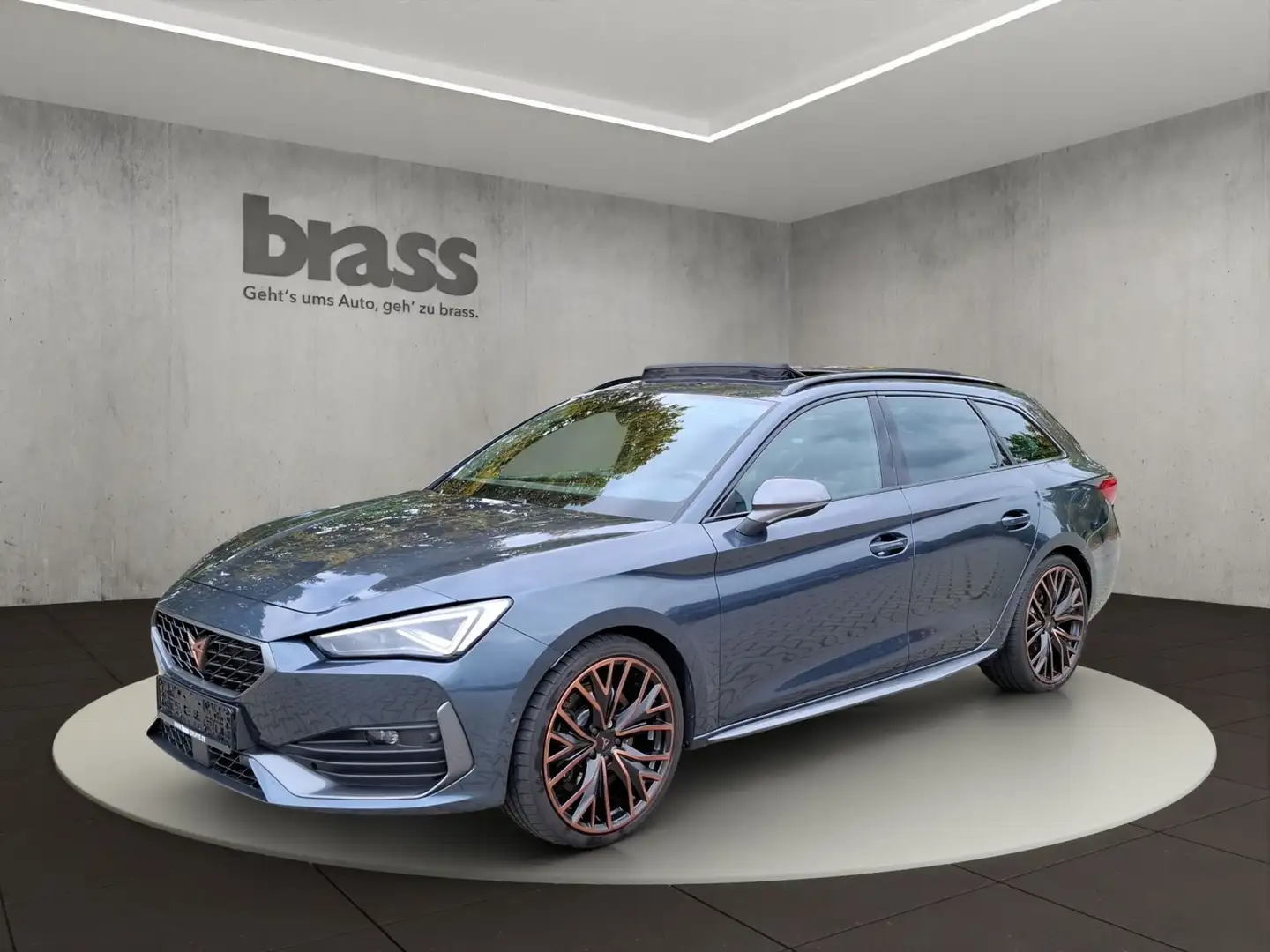 SEAT Leon Sportstourer 2.0TSI VZ 4Drive Panorama elek Grau - 1