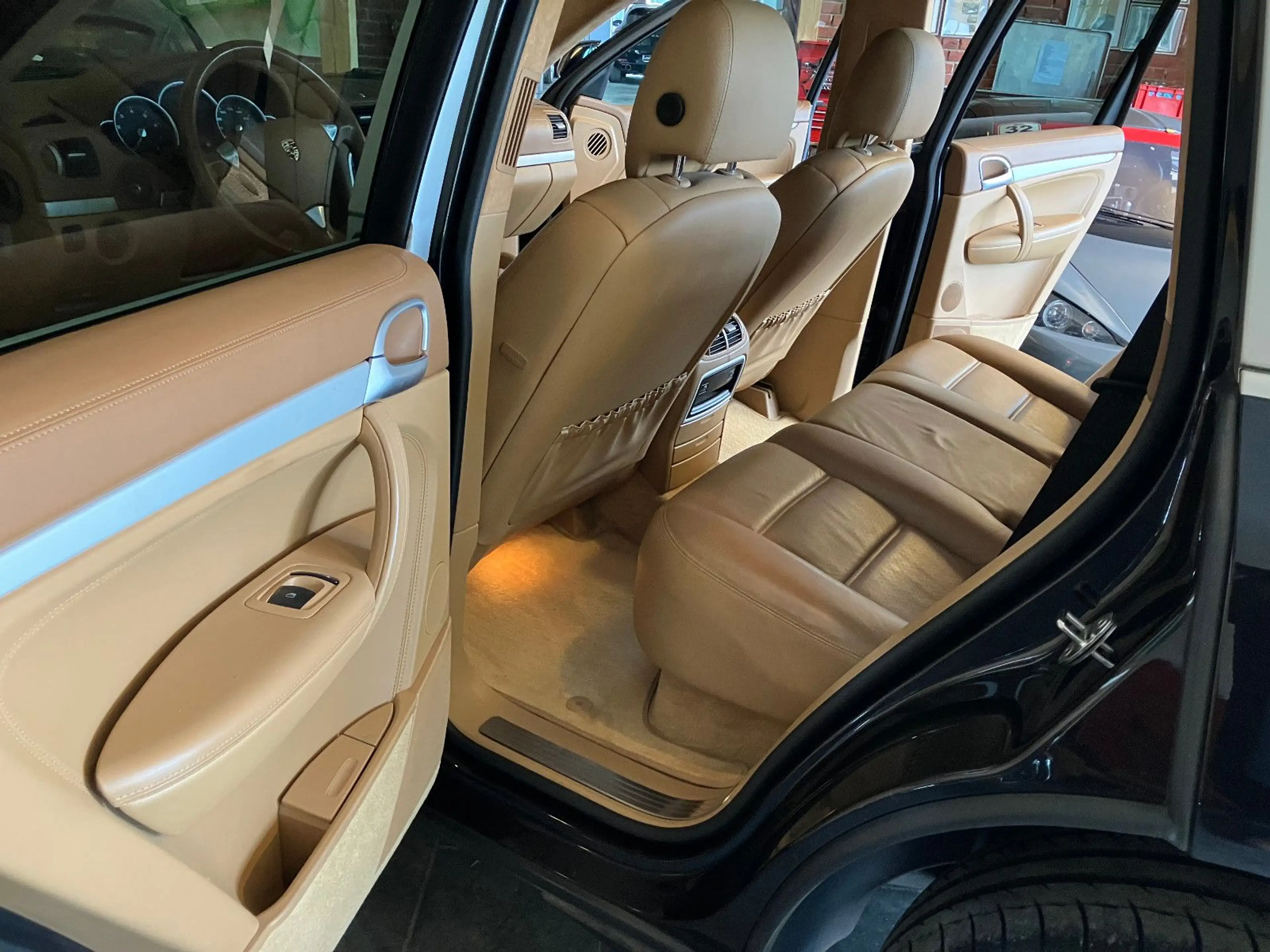 Porsche Cayenne Turbo *SCHW* 66TKM* — photo 9