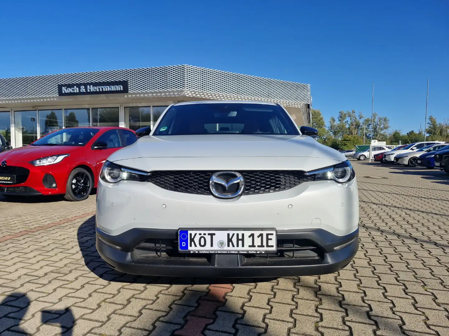 Mazda MX-30 35,5 kWh e-SKYACTIV EV 145 PS AD`VANTAGE Weiß - 2