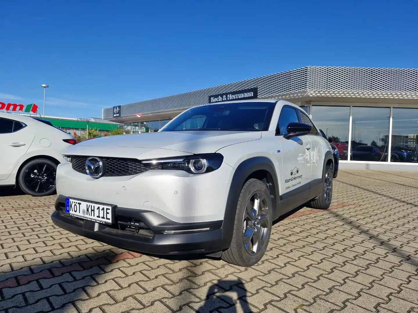 Mazda MX-30 35,5 kWh e-SKYACTIV EV 145 PS AD`VANTAGE Weiß - 1