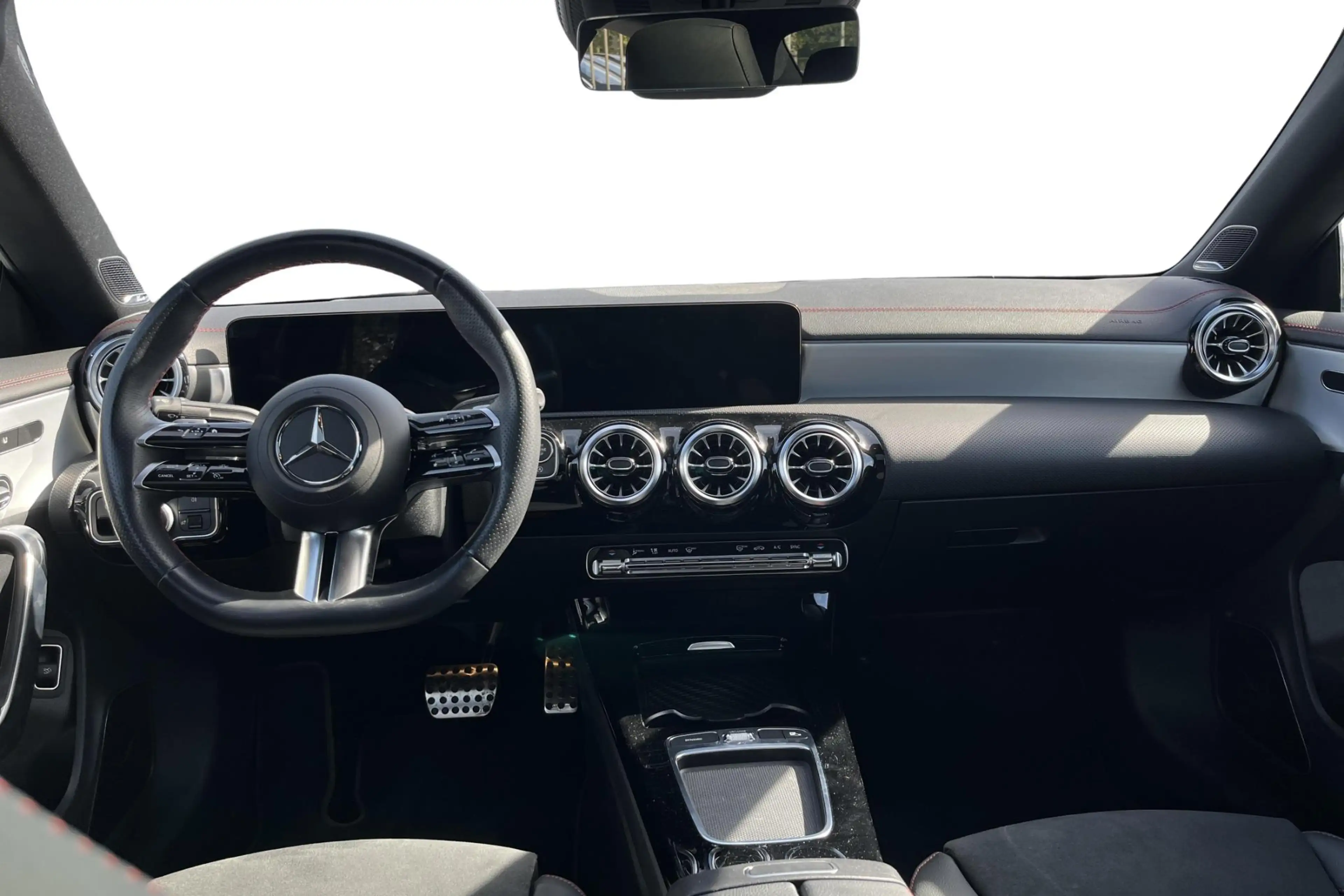 Mercedes-Benz CLA 180 CLA AMG Pack — photo 15