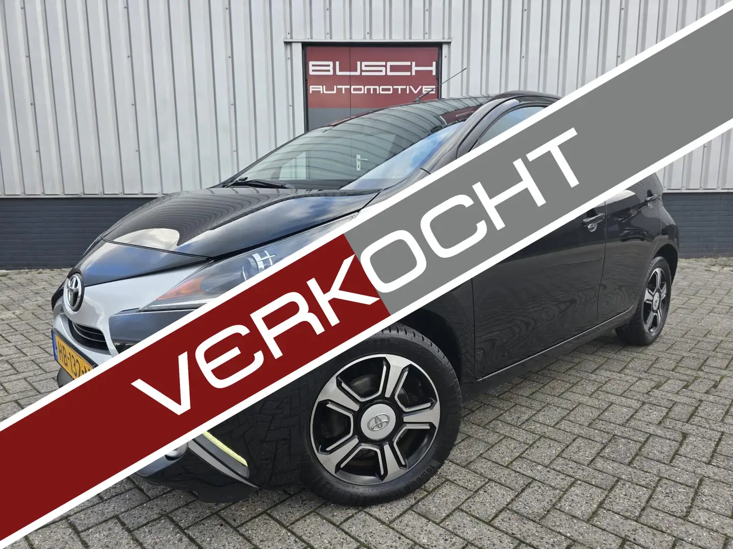 Toyota Aygo 1.0 5 deurs VVT-i x-play | VAN 2e EIGENAAR | Noir - 1