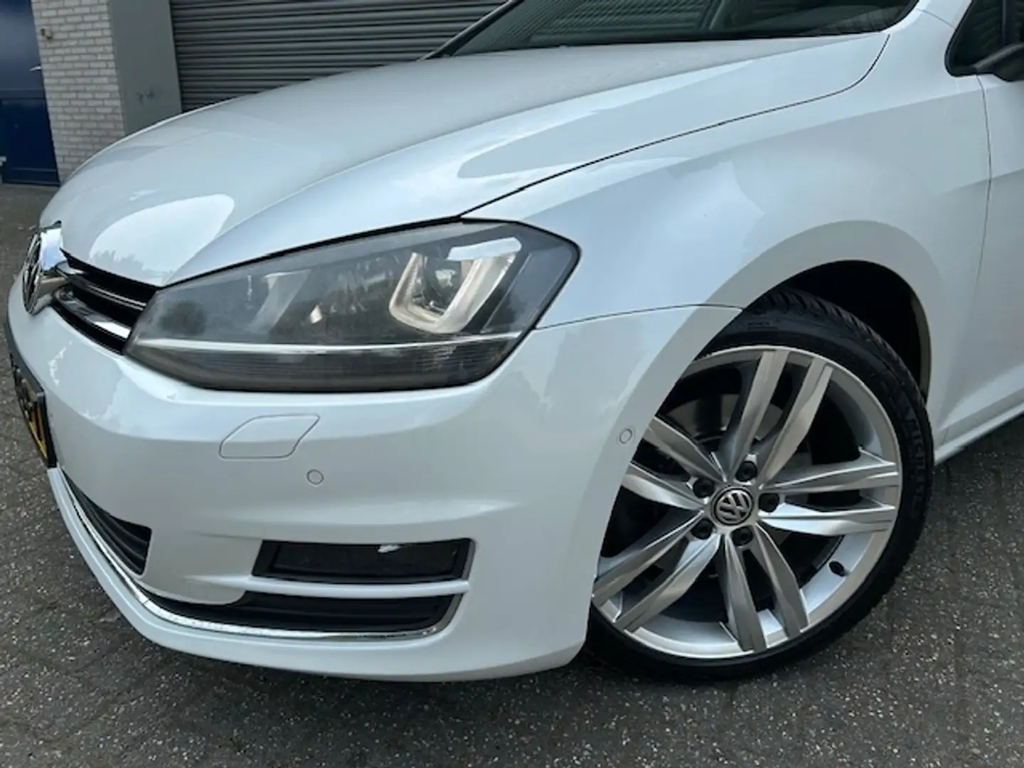 Volkswagen Golf 1.4 TSI ACT DSG Highline I Pano I Leder I 18" Wit - 2