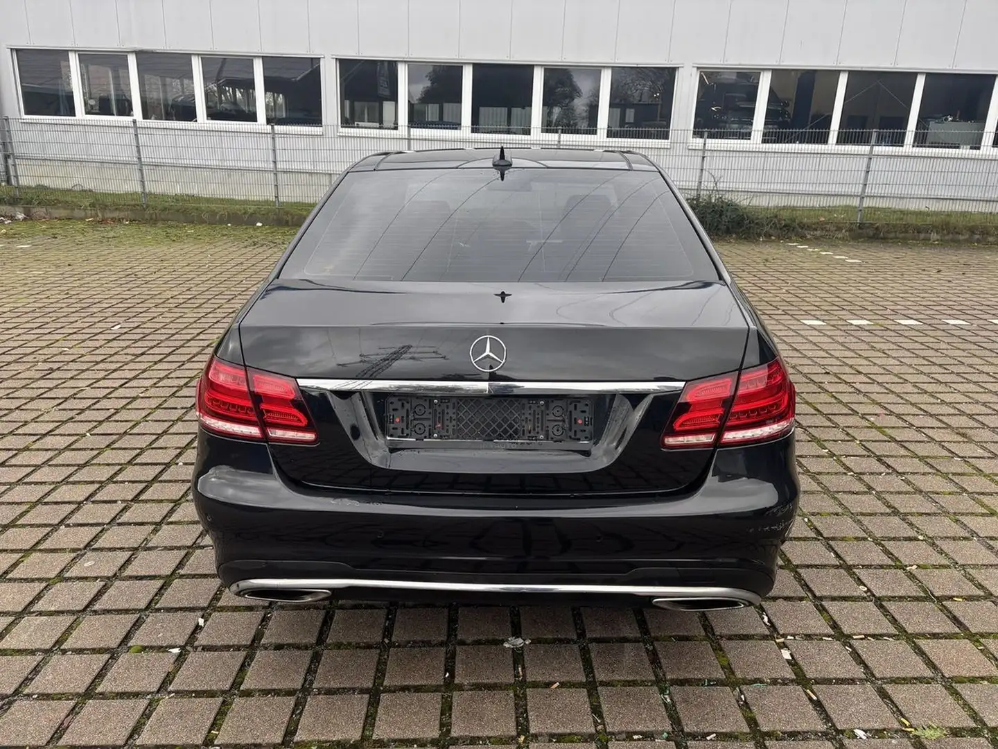 Mercedes-Benz E 220 E-Klasse Diesel BlueTEC 9G-TRONIC Avantgarde Schwarz - 2