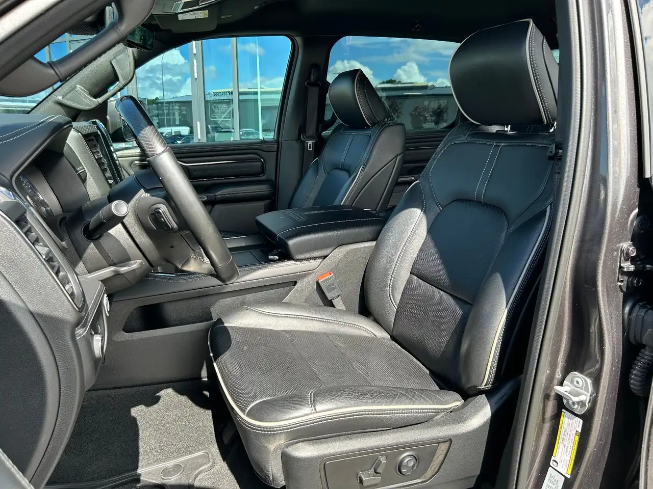 Dodge RAM 2022 — фото 11