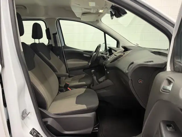 Ford Tourneo Courier view 12
