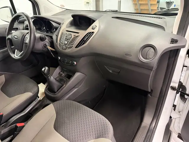 Ford Tourneo Courier view 13