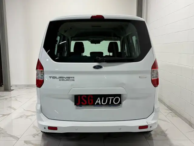Ford Tourneo Courier view 5