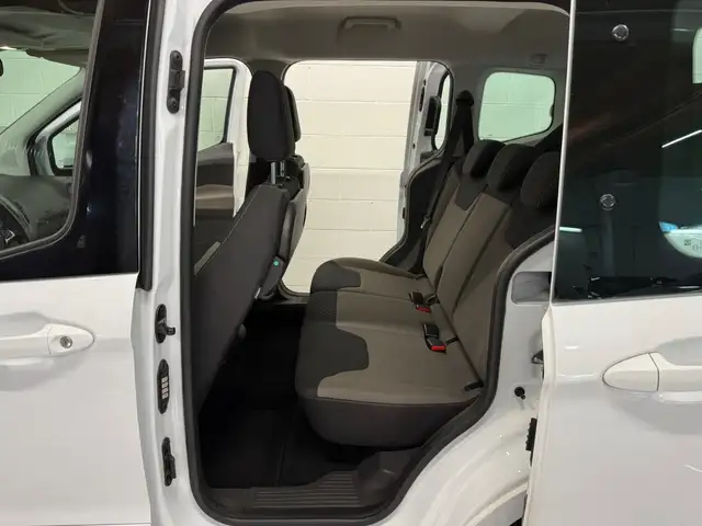 Ford Tourneo Courier view 14