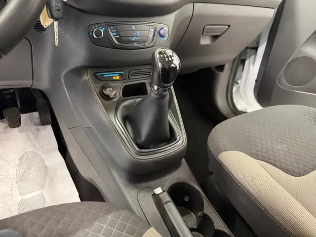Ford Tourneo Courier view 10