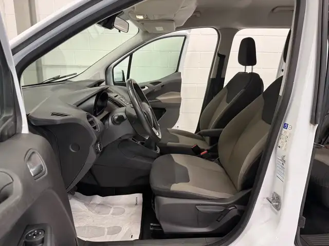 Ford Tourneo Courier view 6
