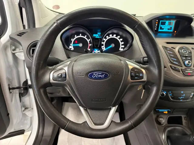 Ford Tourneo Courier view 8