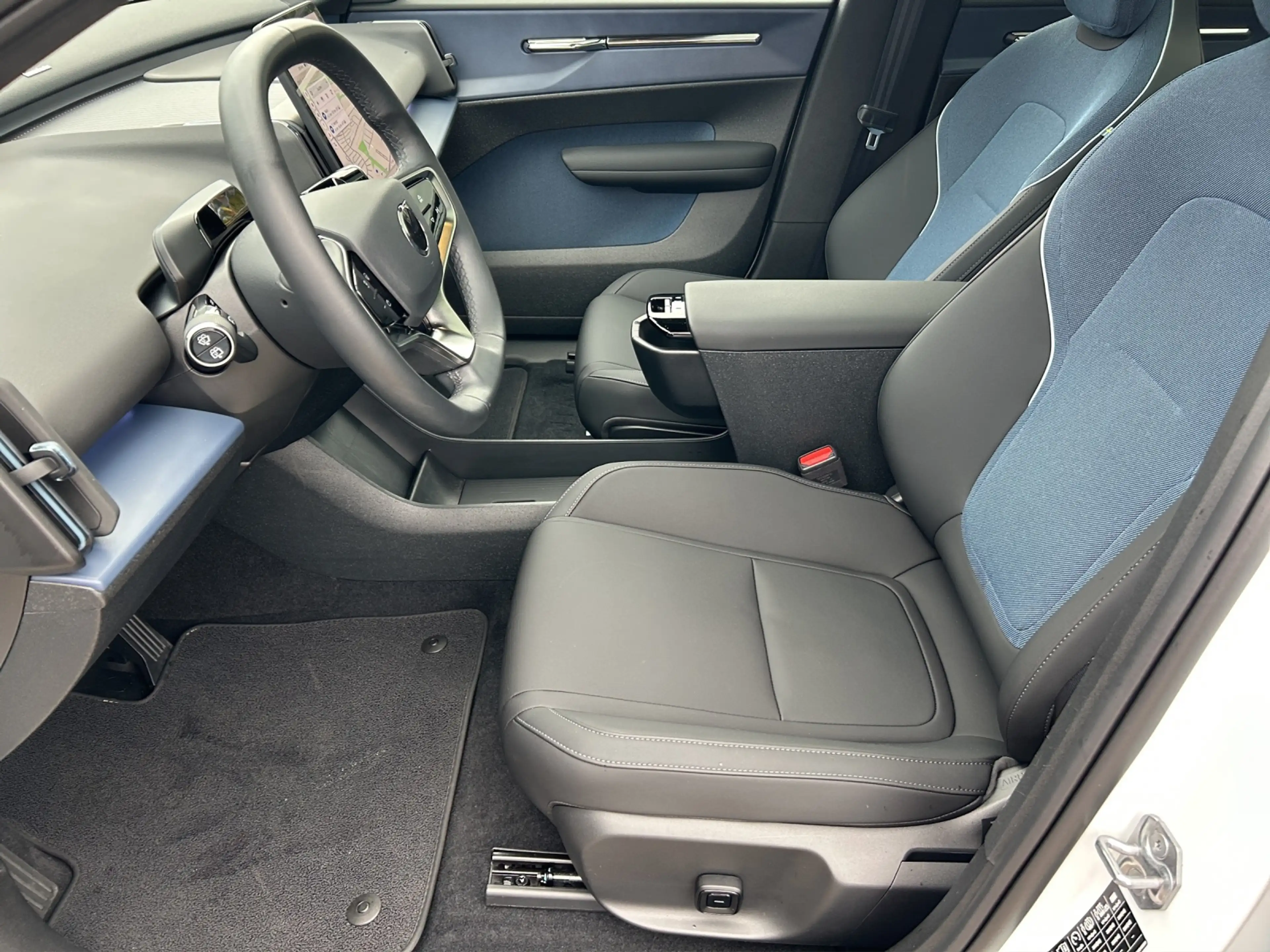 Volvo EX30 AWD Ultra TWIN Performance LED NAVI 20LM — photo 7