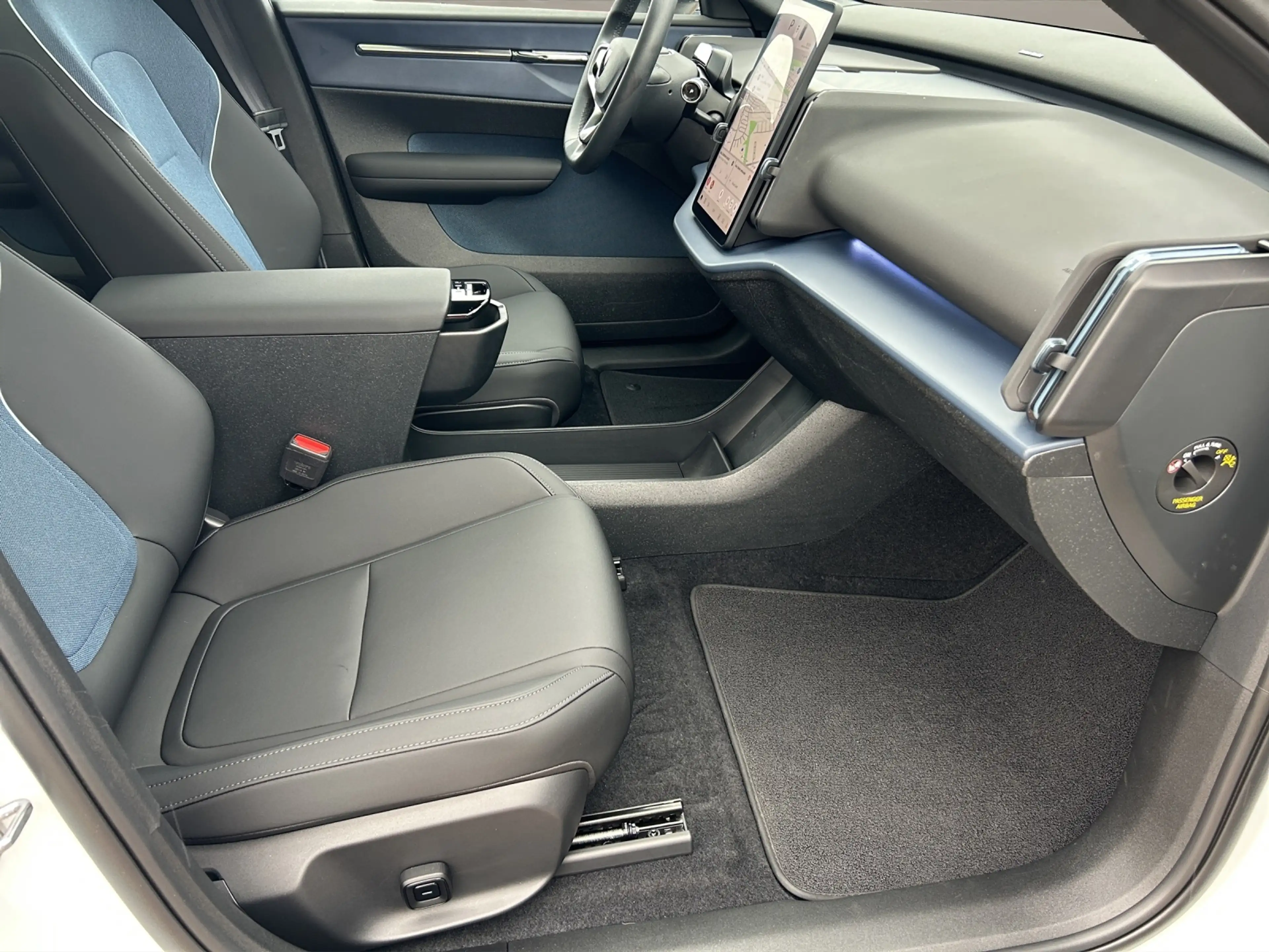 Volvo EX30 AWD Ultra TWIN Performance LED NAVI 20LM — photo 13