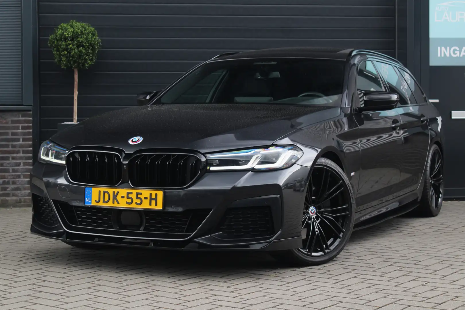 BMW 530 5-serie Touring 530i M Sport | Pano | Stoelventila Grigio - 1