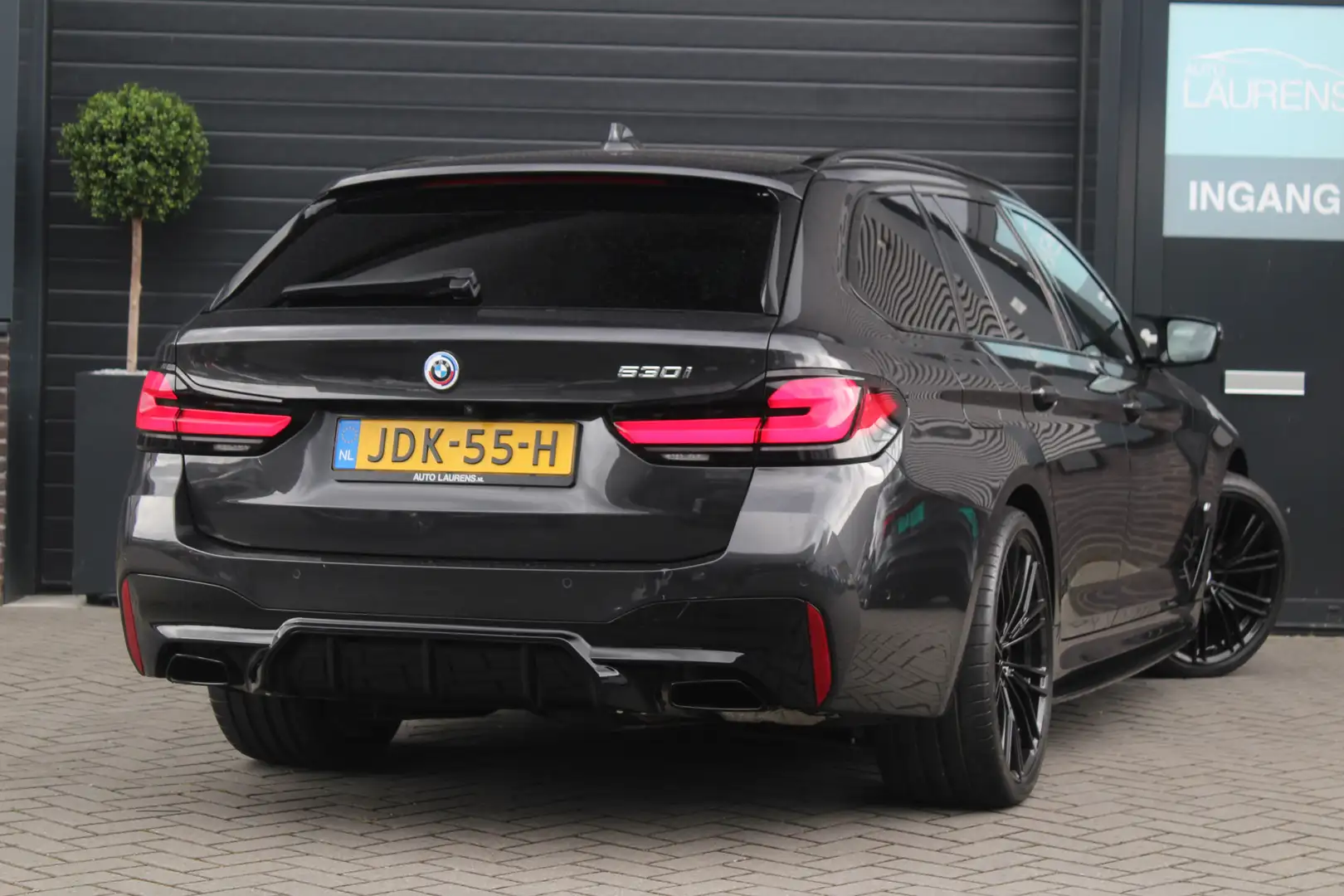 BMW 530 5-serie Touring 530i M Sport | Pano | Stoelventila Grigio - 2