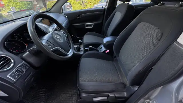 Opel Antara view 9