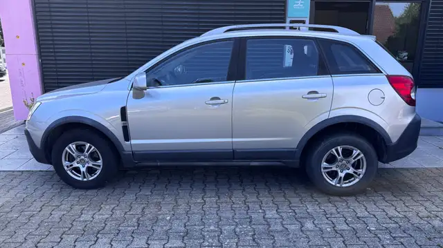 Opel Antara view 3