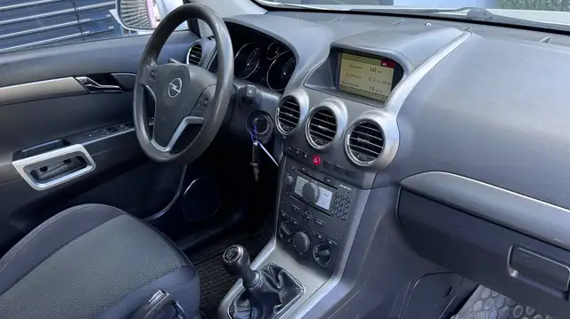 Opel Antara view 12