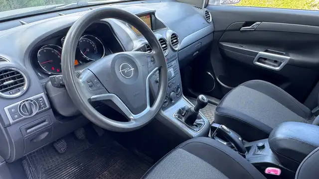 Opel Antara view 10