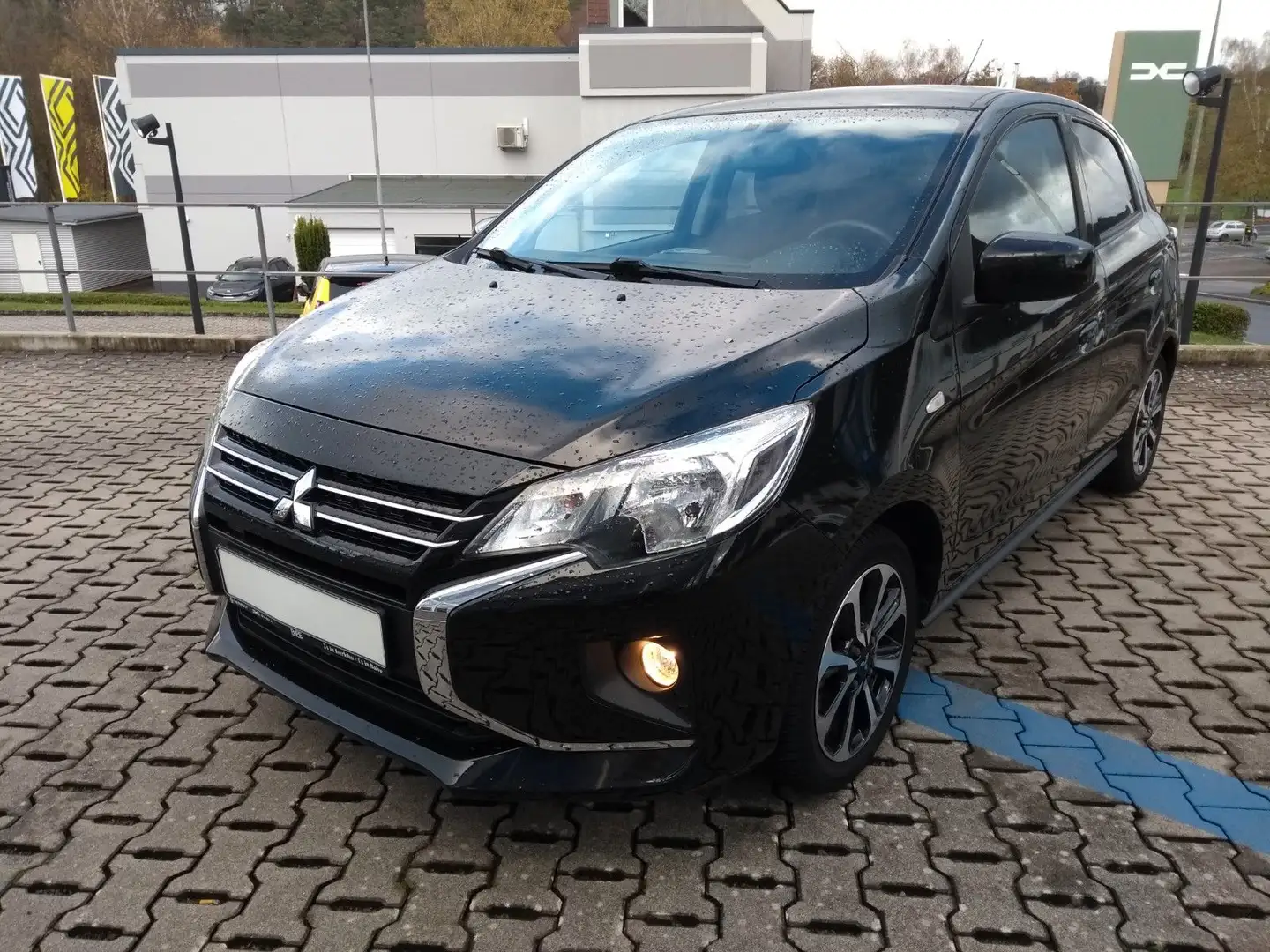Mitsubishi Space Star 1.2 Spirit+ Schwarz - 1