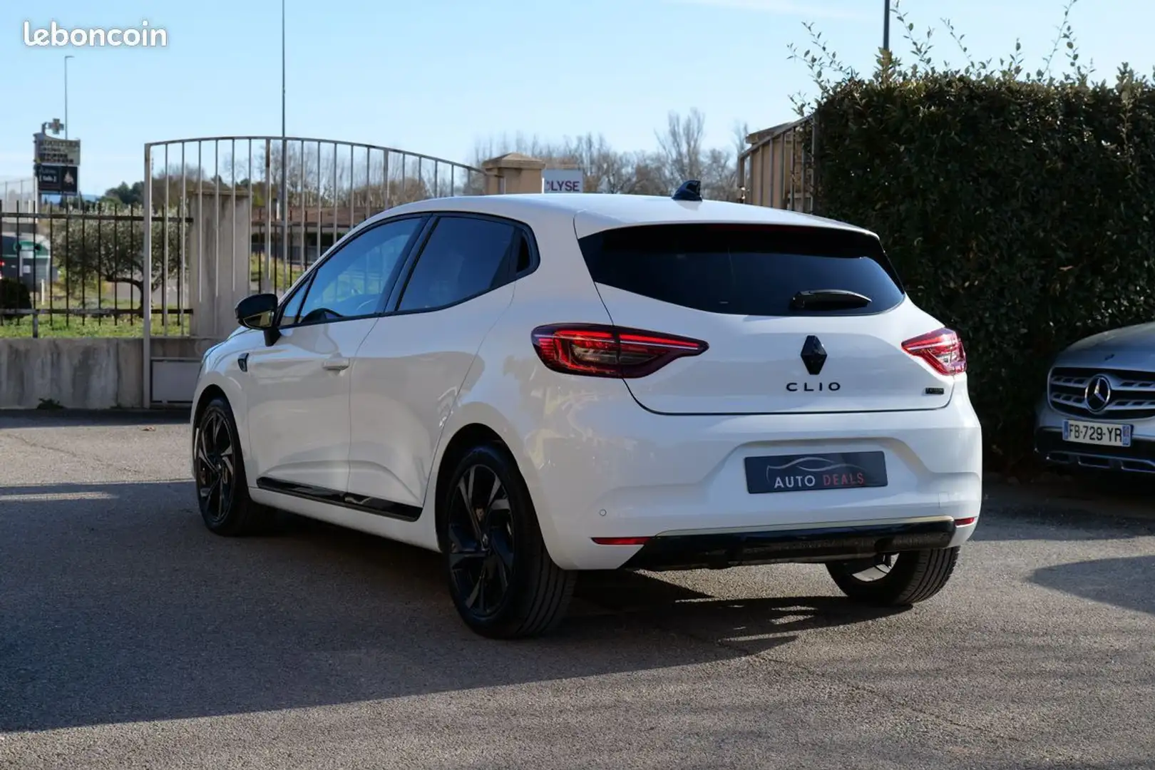 Renault Clio v 1.6 e-tech full hybrid 145 ch engineered Blanco - 2