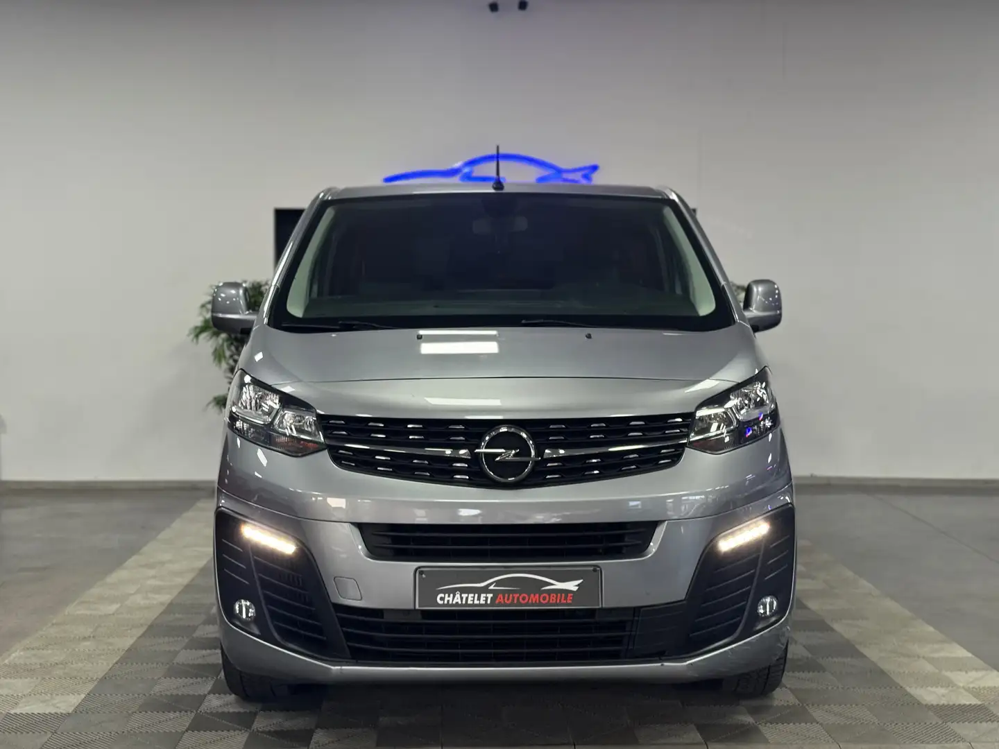 Opel Vivaro 9Places/Automatique/2.0L Garantie 12 mois Grau - 2