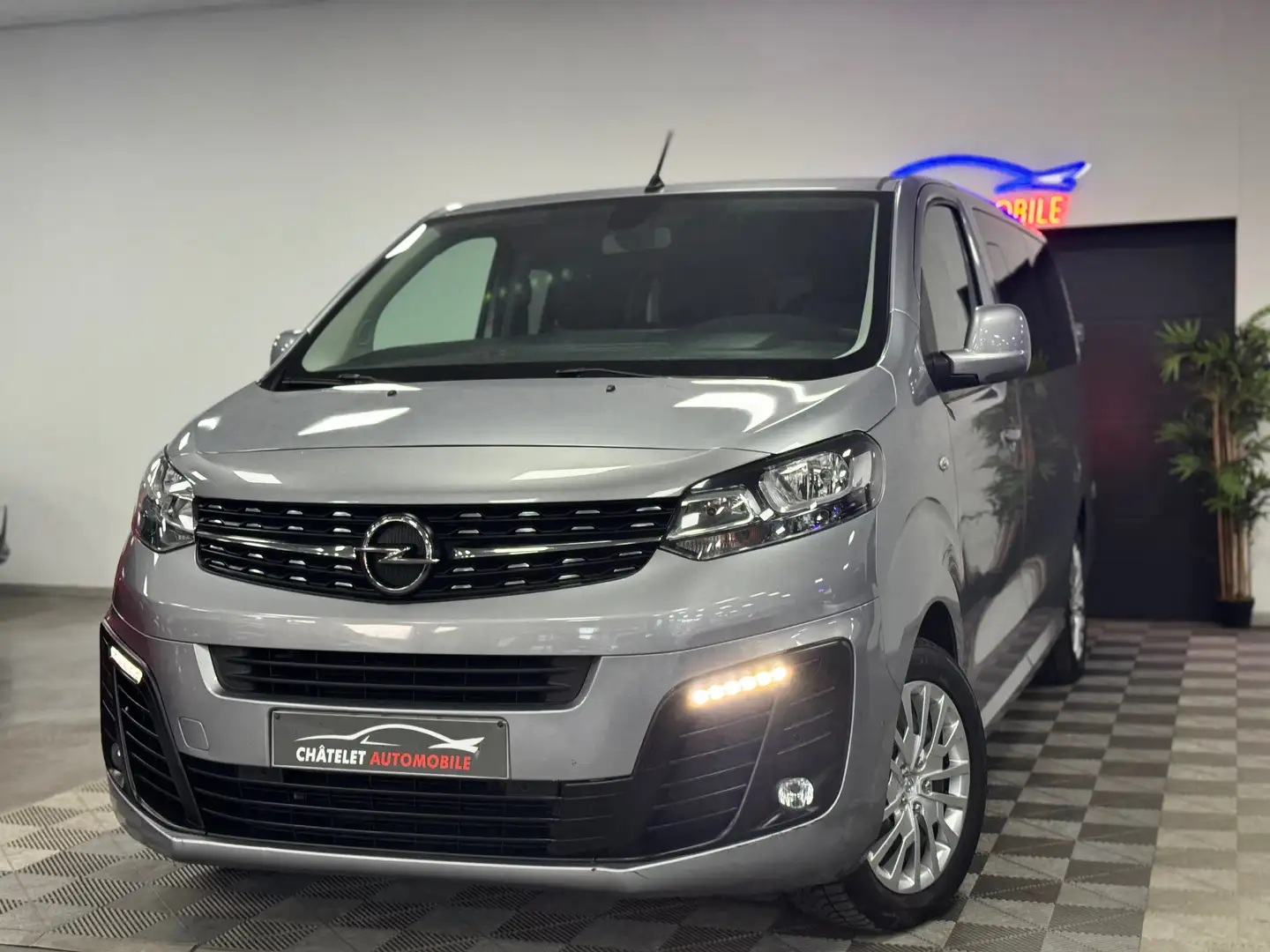 Opel Vivaro 9Places/Automatique/2.0L Garantie 12 mois Grau - 1