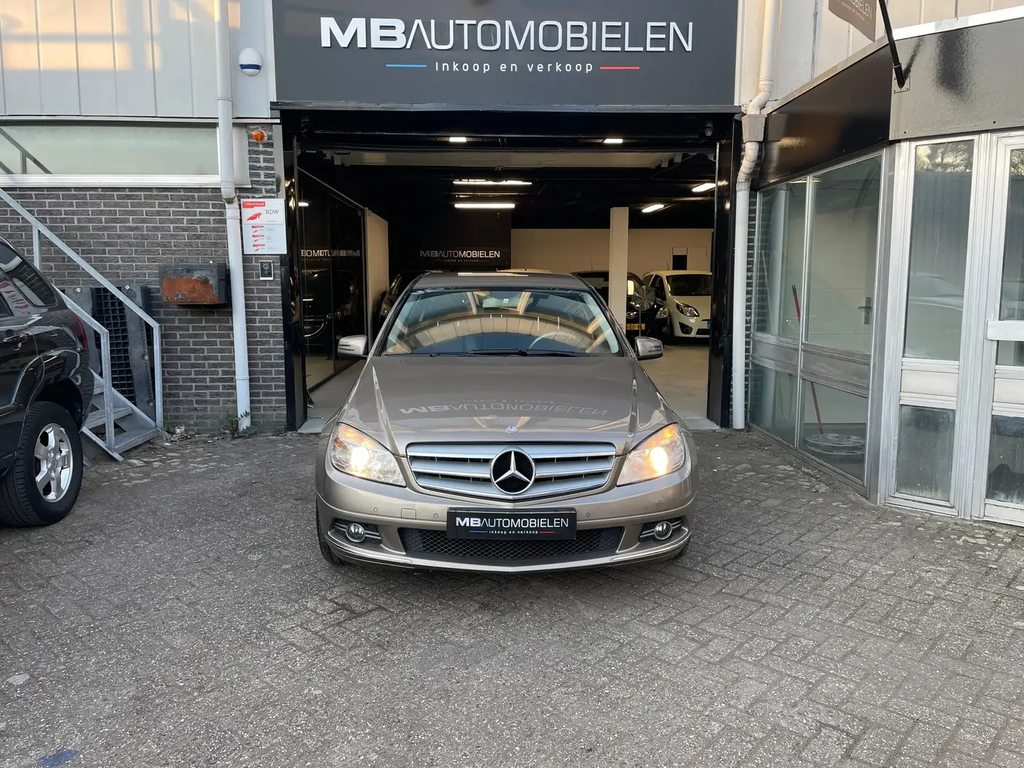 Mercedes-Benz C 180 CGI BlueEFFICIENCY Business Class Avantgarde Beige - 2