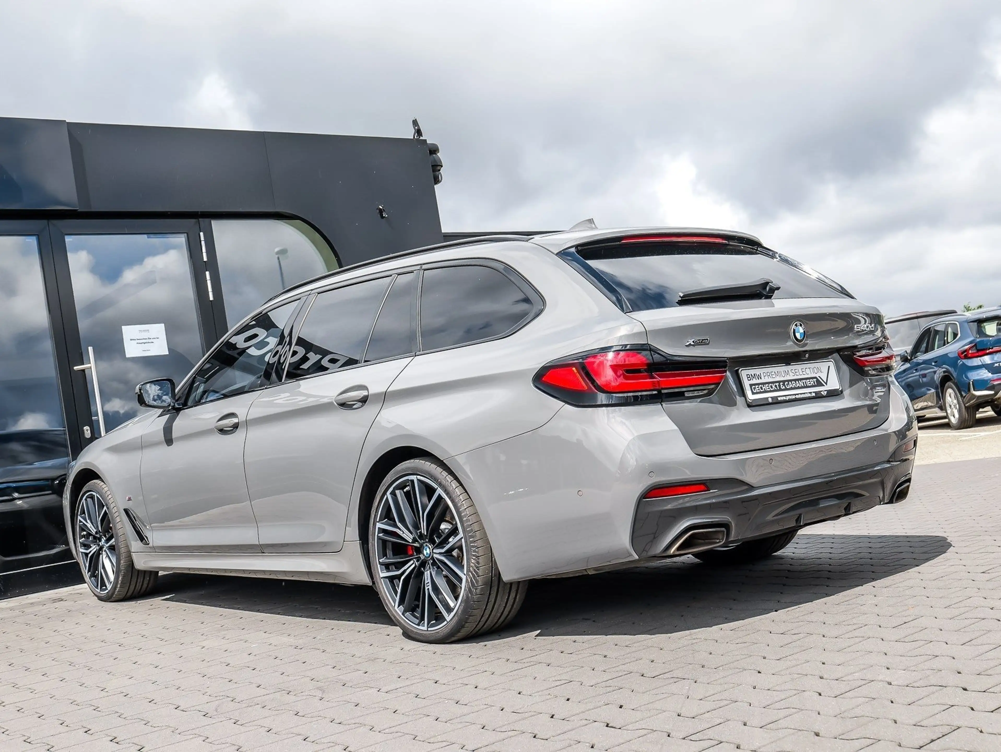 BMW 540 d xDrive Touring M Sport HUD PANO ACC AHK LM — photo 7