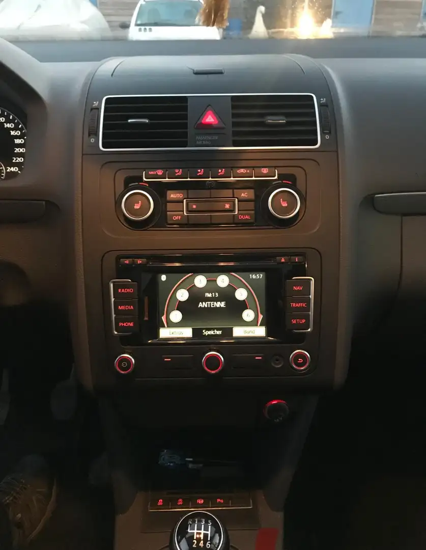 Volkswagen Touran Highline 2,0 TDI - 2