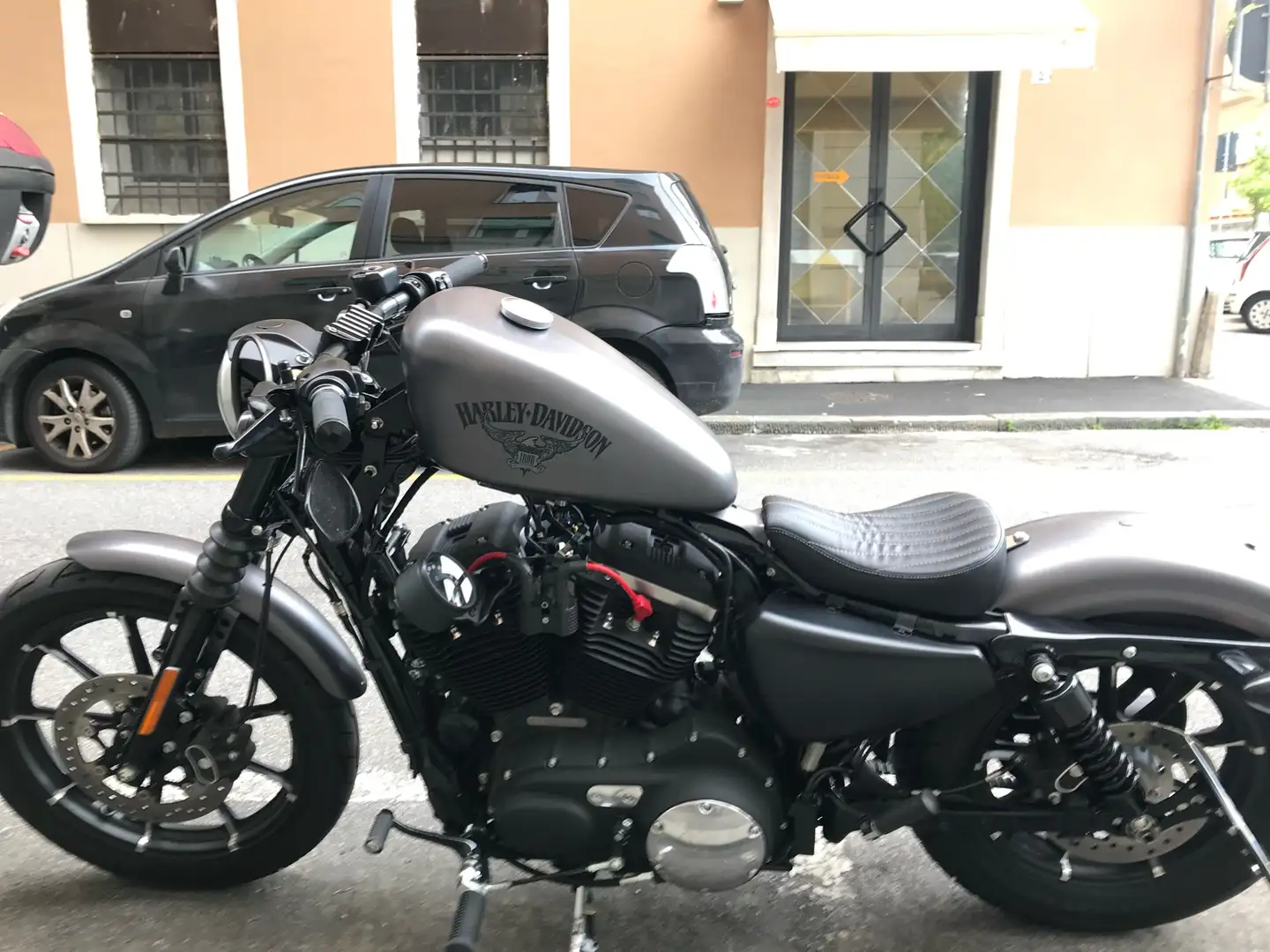 Harley-Davidson Iron 883 XL 883N Argento - 2